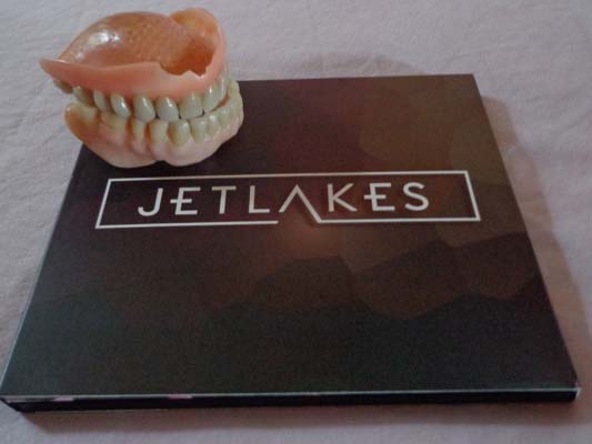 Violette sur l'album de Jetlakes